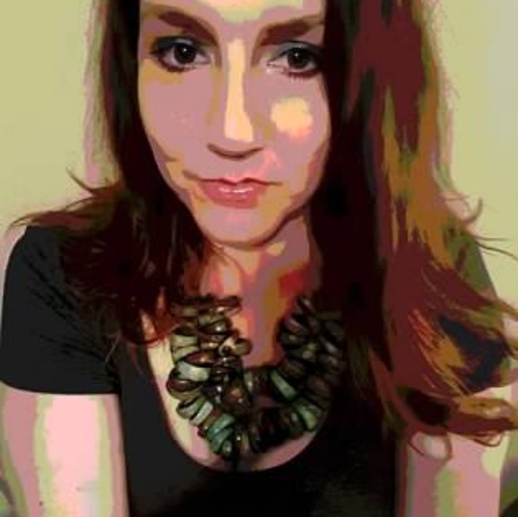 Meet your Posher, Kelly - Picture 3 of 3